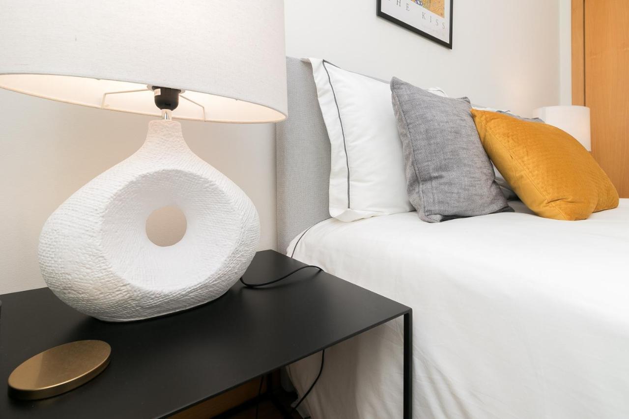 דירות ליסבון Premium Flat In Upscale Area, Balcony, Parking מראה חיצוני תמונה