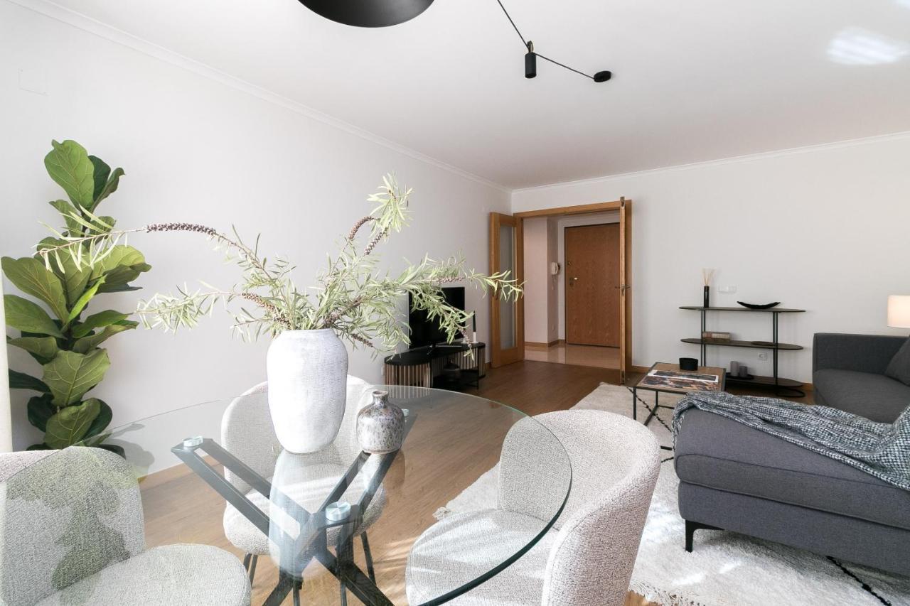 דירות ליסבון Premium Flat In Upscale Area, Balcony, Parking מראה חיצוני תמונה