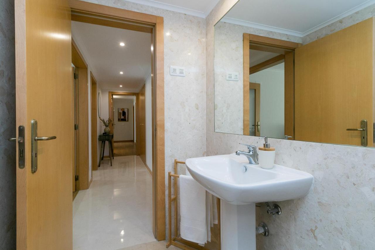 דירות ליסבון Premium Flat In Upscale Area, Balcony, Parking מראה חיצוני תמונה